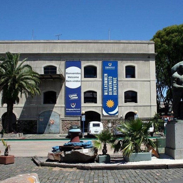 Terminal Mar&iacute;tima De Puerto De Montevideo